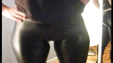 Cho tôi thêm khiêu dâm xex cha con