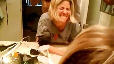 Bà nội rides phim xex em chong chi dau một trẻ vòi nước